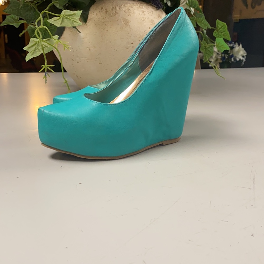 Platform Pumps - Picture 3 of 6